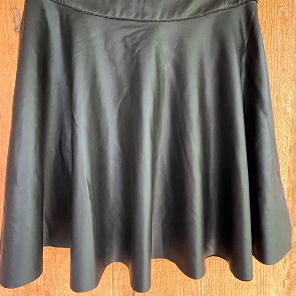 Vegan leather matte soft circle skirt GLO size Small - Picture 2 of 8